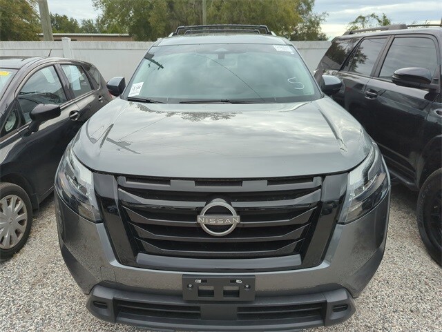 2023 Nissan Pathfinder SV photo 2