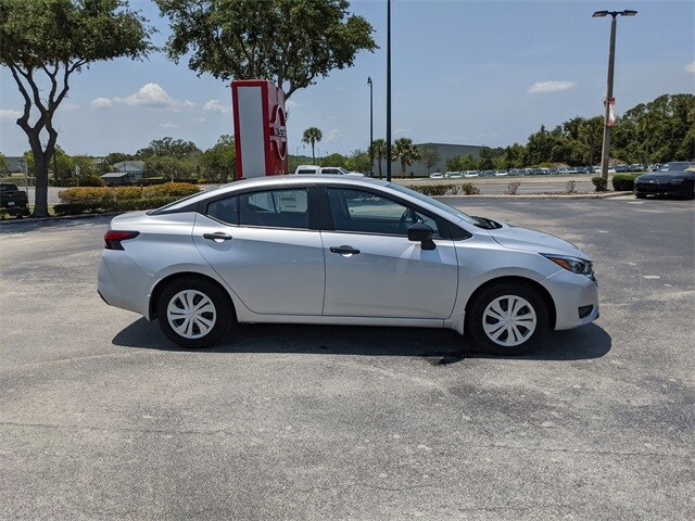 2025 Nissan Versa 1.6 S photo 3
