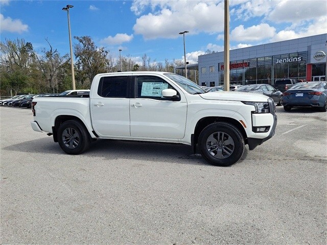 2025 Nissan Frontier SV photo 2