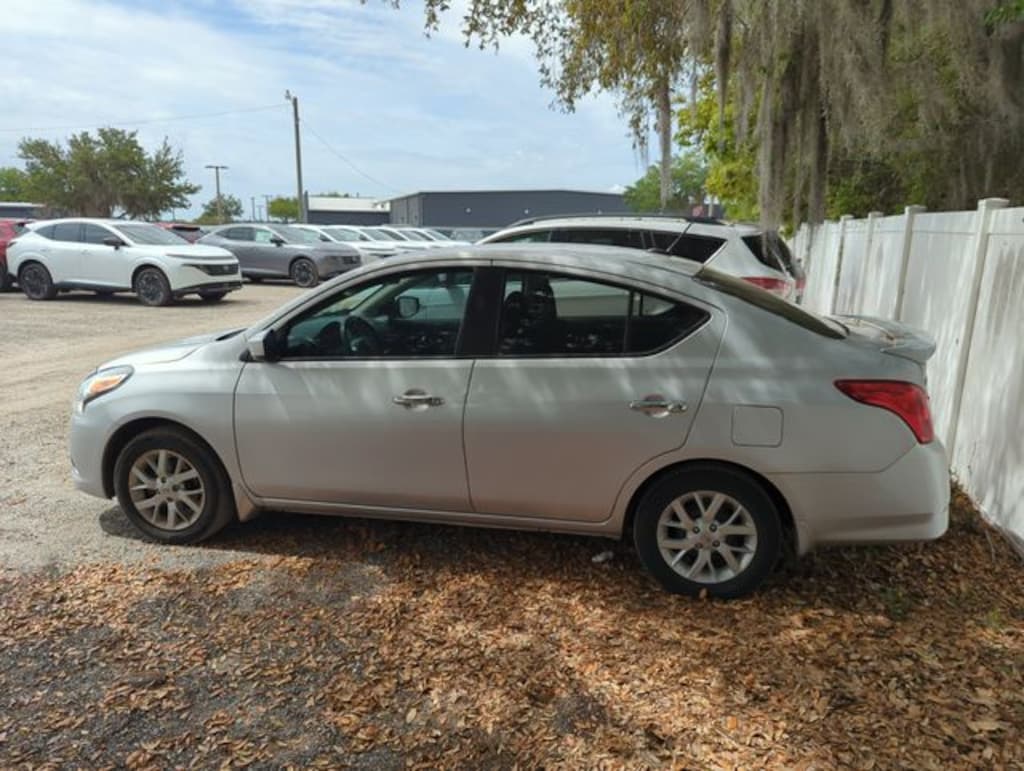 Certified 2019 Nissan Versa 1.6 SV Sedan