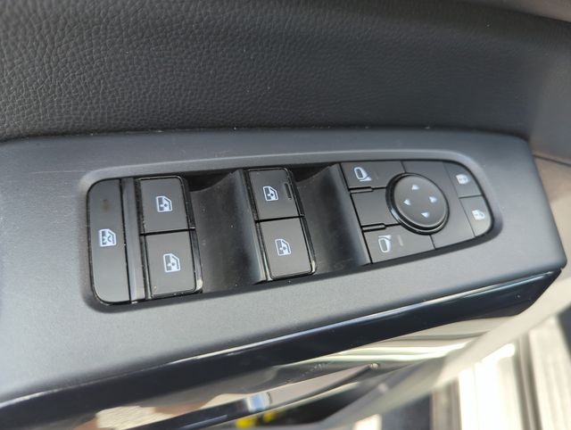 2024 Nissan Pathfinder SV - Photo 31