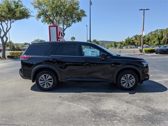 2025 Nissan Pathfinder S photo 3
