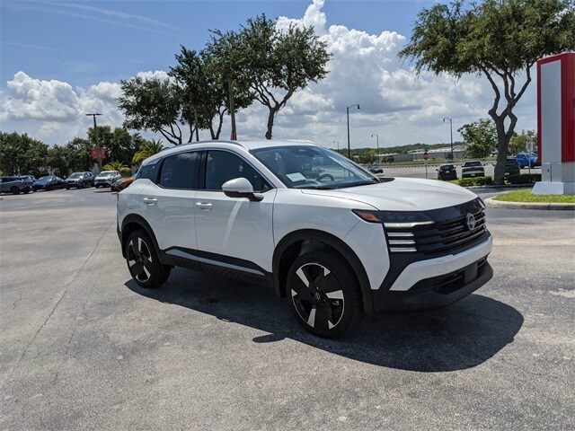 2025 Nissan Kicks SR photo 2