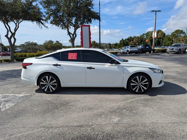 2021 Nissan Altima 2.5 Platinum photo 3