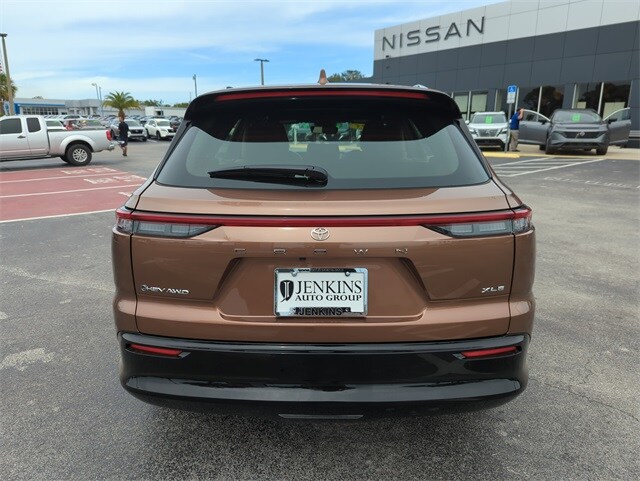 2025 Toyota Crown Signia XLE photo 2