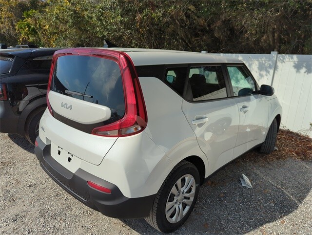 2022 Kia Soul LX photo 2