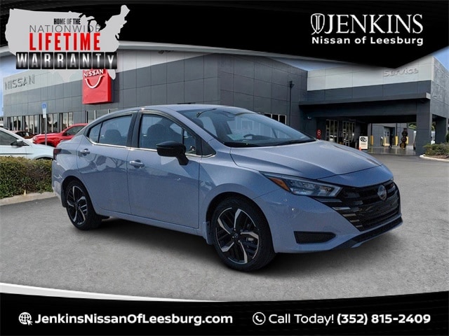 2025 Nissan Versa Sedan SR's photo