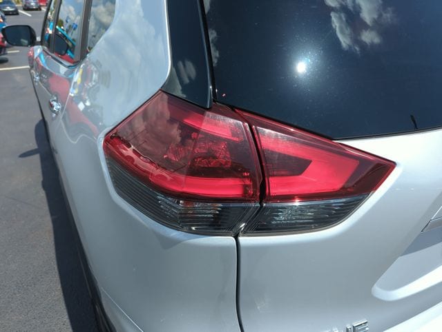 2020 Nissan Rogue SV - Photo 18