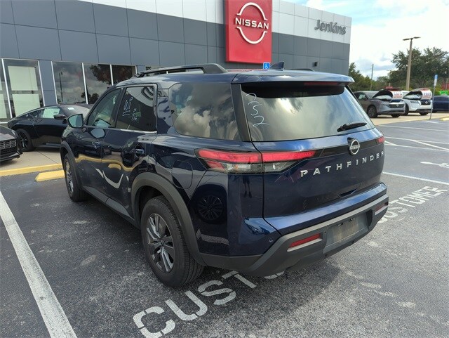 2025 Nissan Pathfinder SV photo 3