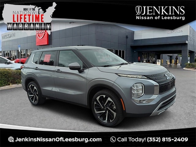 2023 Mitsubishi Outlander SE's photo