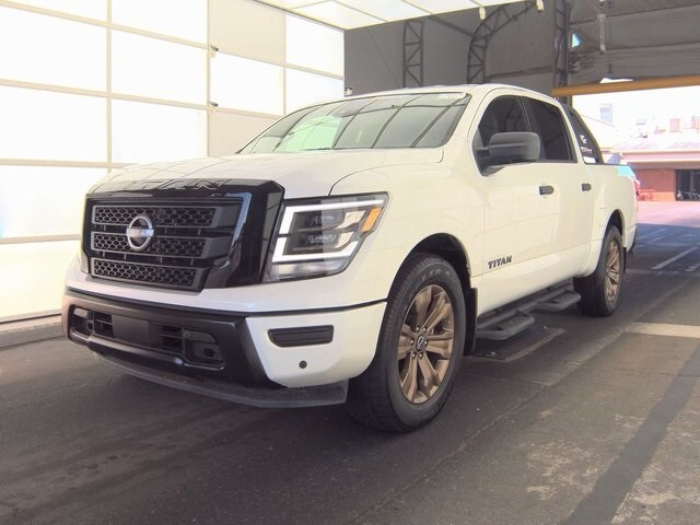 2024 Nissan Titan SV photo 2