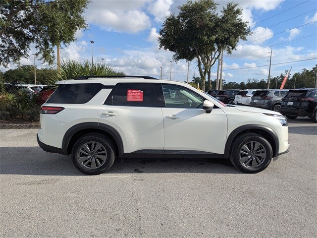 2024 Nissan Pathfinder SV photo 3