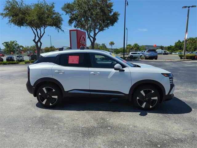 2025 Nissan Kicks SR photo 3