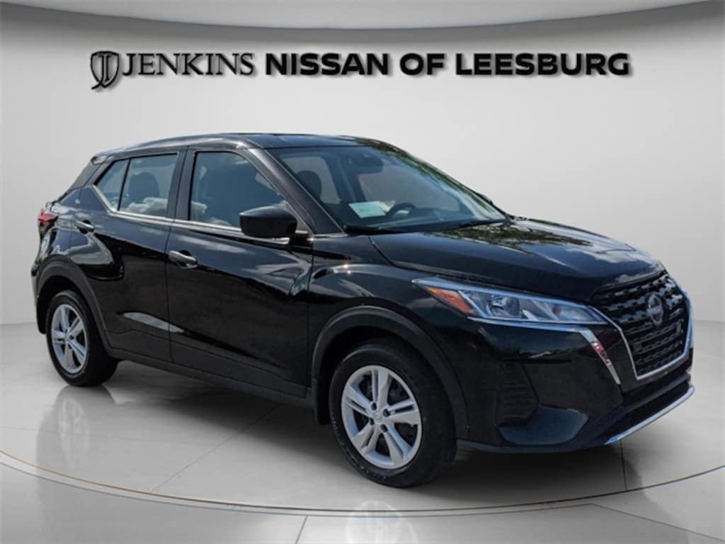 New 2025 Nissan Kicks Play S SUV