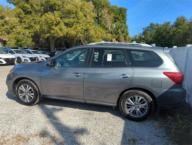 2020 Nissan Pathfinder SL photo 2