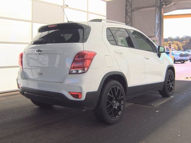 2022 Chevrolet Trax LT photo 2