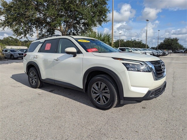 2024 Nissan Pathfinder SV photo 2
