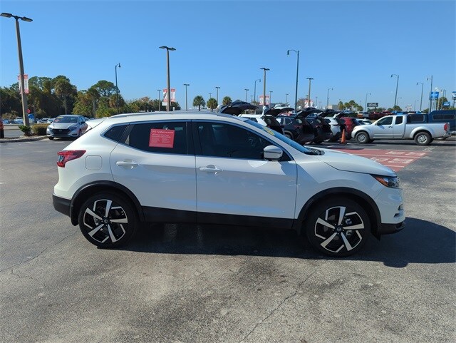 2022 Nissan Rogue Sport SL photo 3