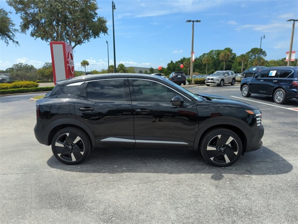 New 2025 Nissan Kicks SR SUV