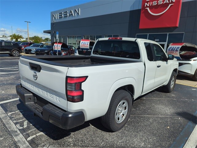 2022 Nissan Frontier S King Cab photo 2