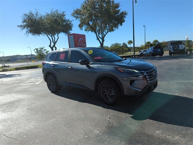 2025 Nissan Rogue S photo 2