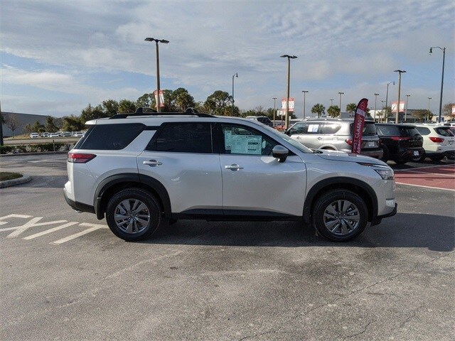 2025 Nissan Pathfinder SV photo 3