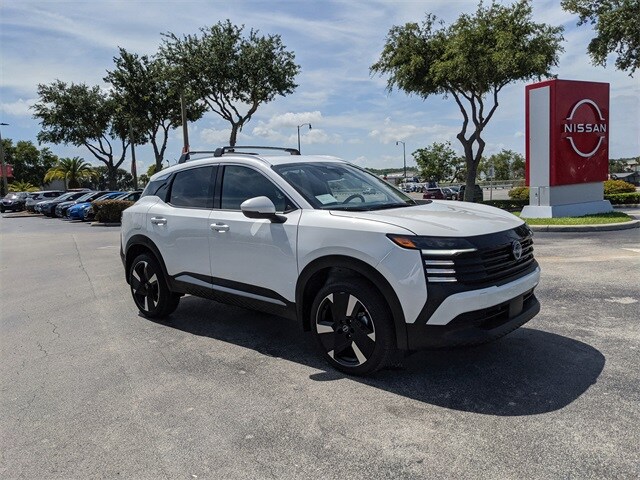 2025 Nissan Kicks SR photo 2