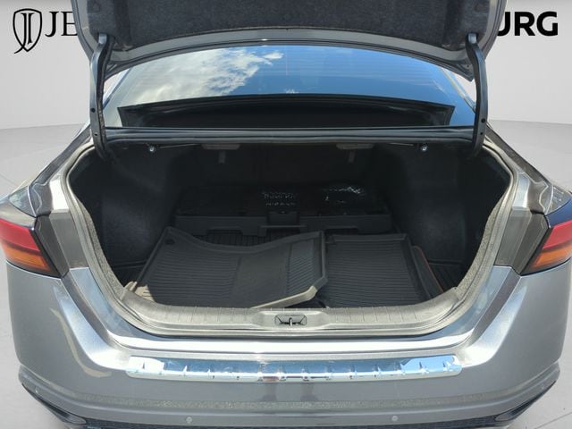 2023 Nissan Altima SR - Photo 17