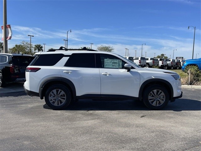 2025 Nissan Pathfinder SV photo 3