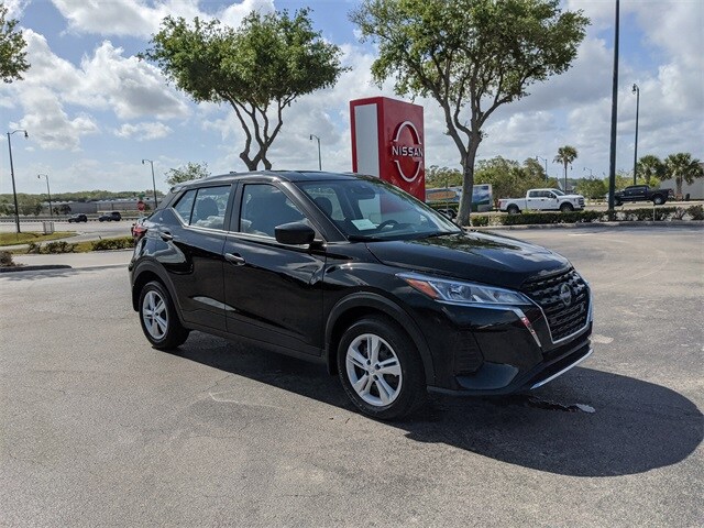 2025 Nissan Kicks Play S photo 2