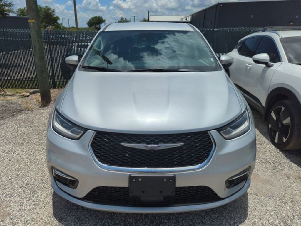 Used 2023 Chrysler Pacifica Touring L Van Passenger Van