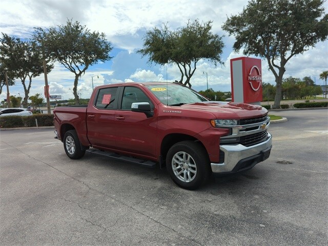 2019 Chevrolet Silverado 1500 LT photo 2