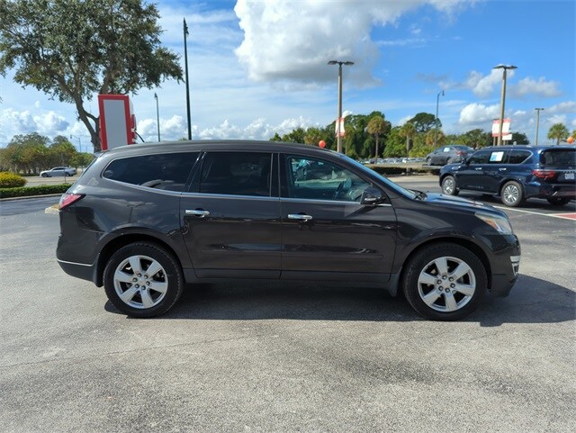 2017 Chevrolet Traverse 1LT photo 3
