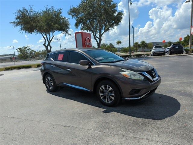 2016 Nissan Murano S photo 2