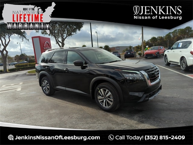 2025 Nissan Pathfinder SL's photo