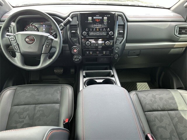 2024 Nissan Titan PRO-4X photo 3