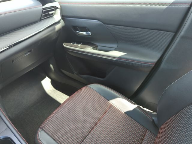 2026 Nissan KICKS SR - Photo 27