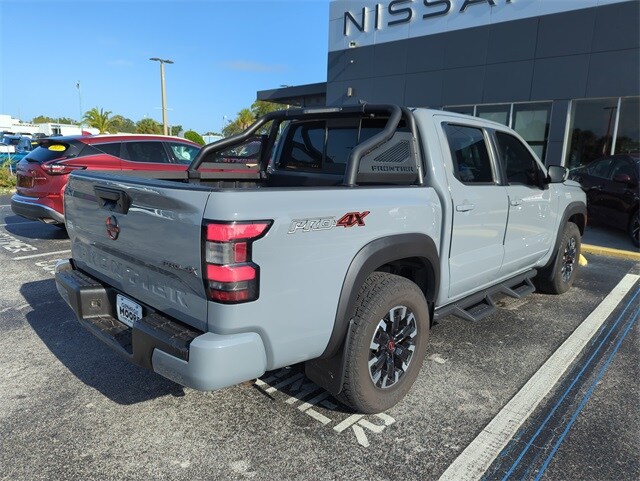 2022 Nissan Frontier PRO-4X photo 2