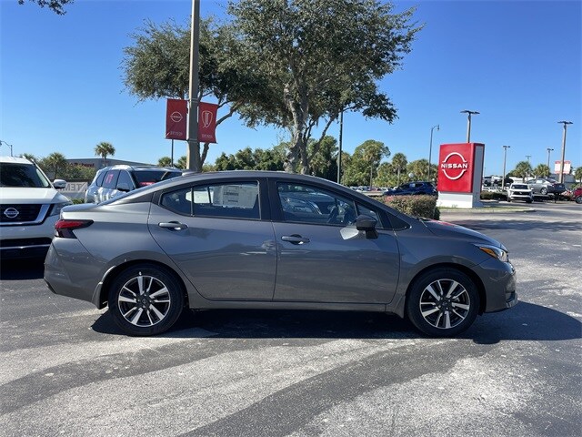 2025 Nissan Versa 1.6 SV photo 3