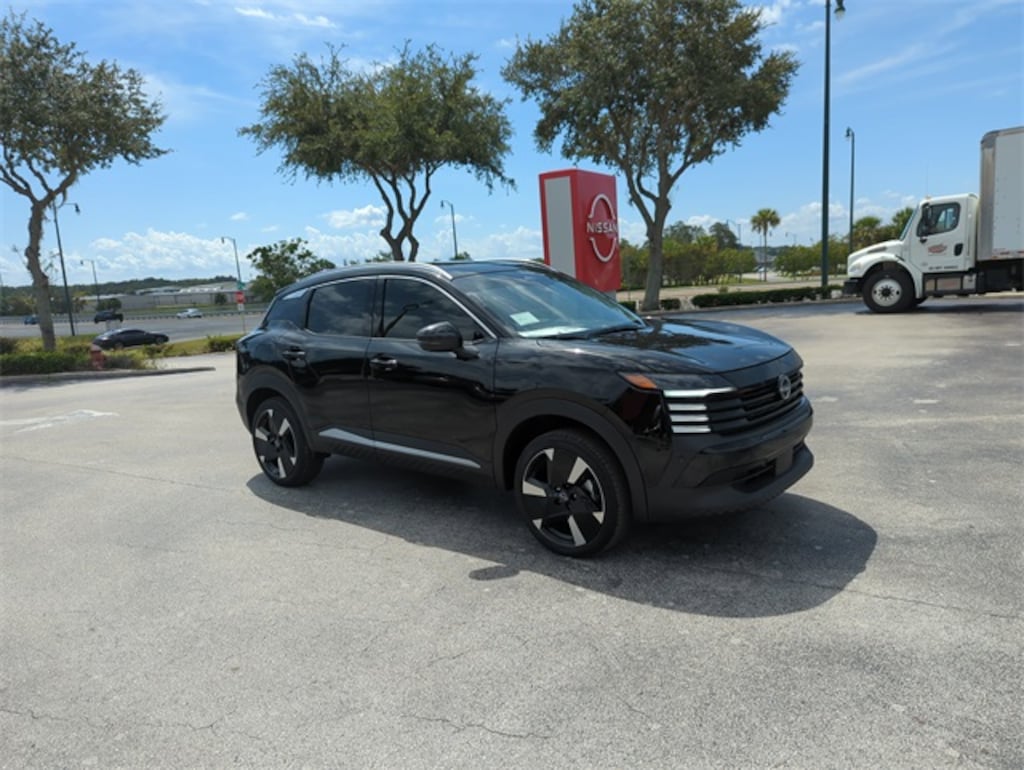 New 2025 Nissan Kicks SR SUV