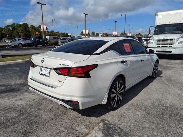 2021 Nissan Altima 2.5 Platinum photo 2