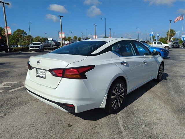 2025 Nissan Altima SV photo 2