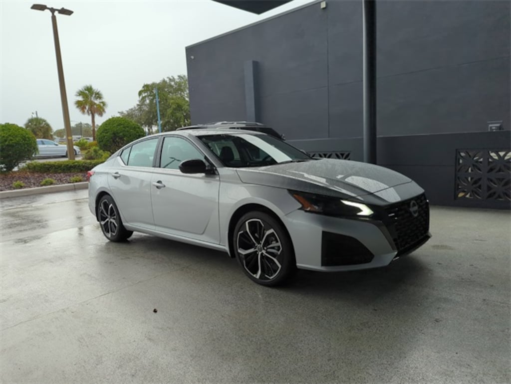 New 2025 Nissan Altima SR Sedan