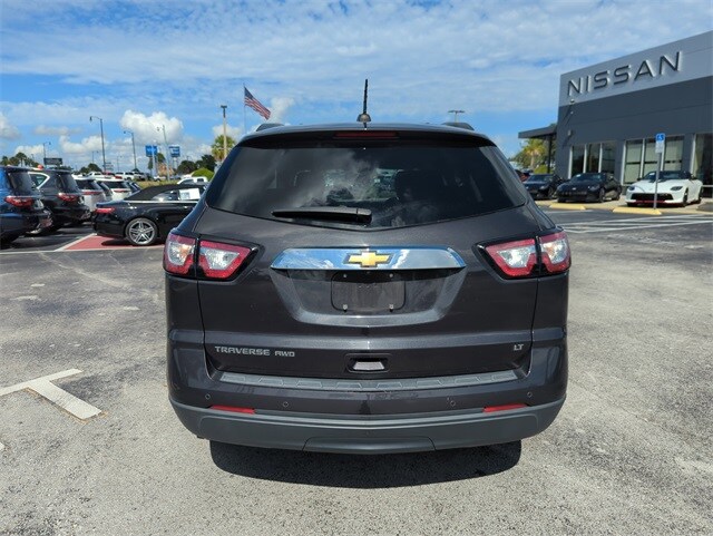 2017 Chevrolet Traverse 1LT photo 3