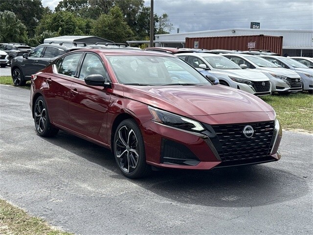 2025 Nissan Altima SR photo 2