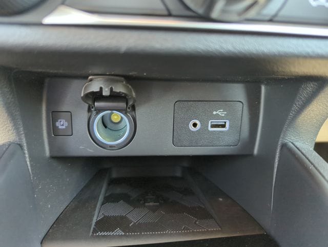 2025 Nissan Versa Sedan SV - Photo 35