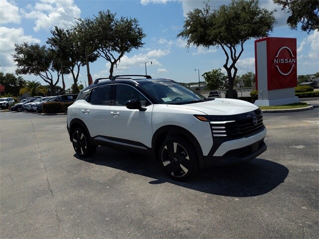 2025 Nissan Kicks SR photo 2