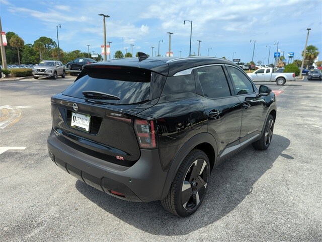 2025 Nissan Kicks SR photo 3