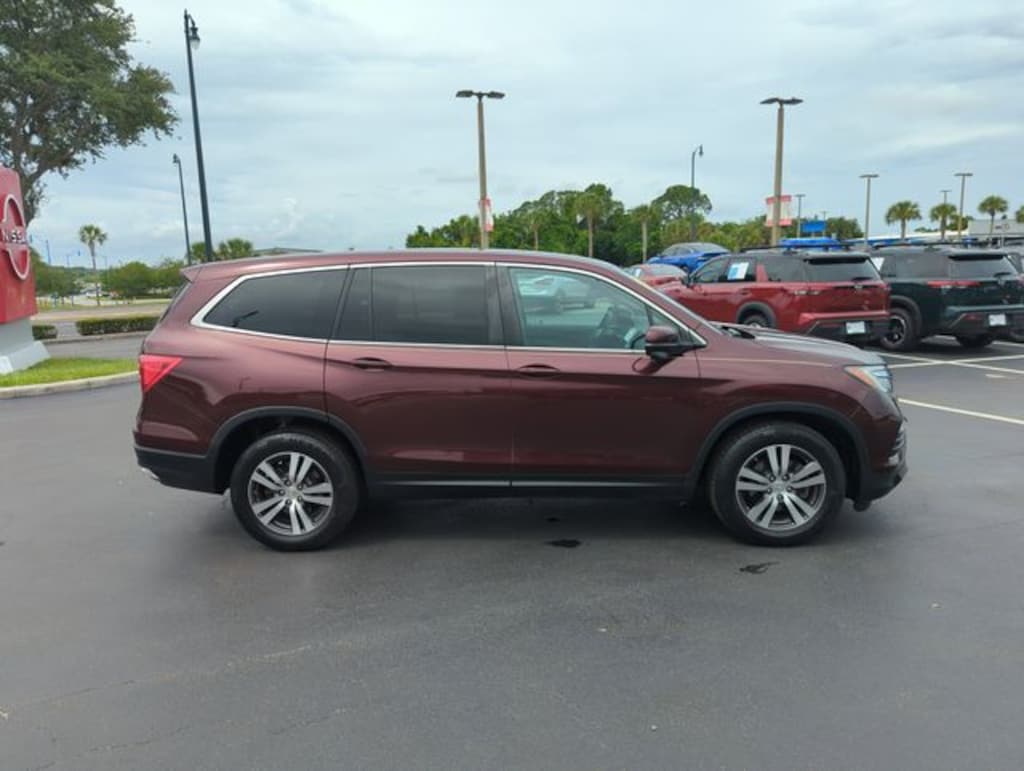 Used 2017 Honda Pilot EX-L w/Navigation FWD SUV