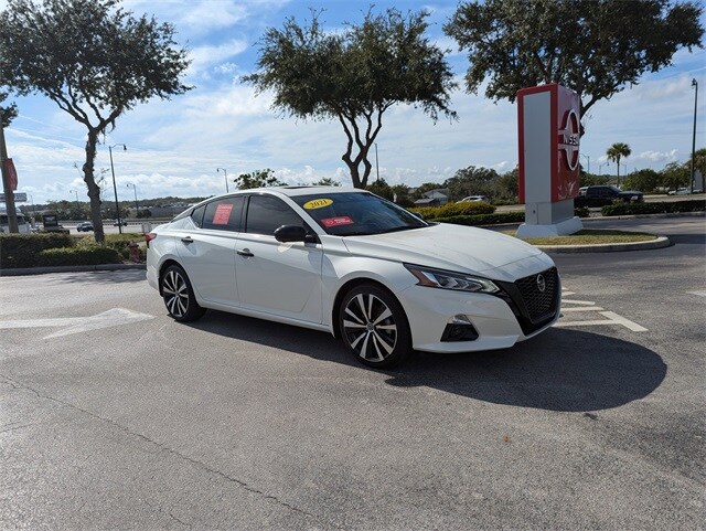 2021 Nissan Altima 2.5 Platinum photo 2